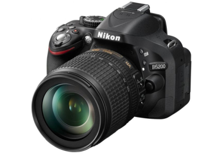 Nikon D5600 + AF-S 18-105 VR Kit